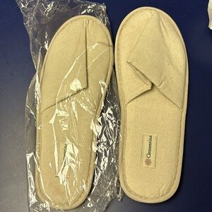 Light GUEST house slippers.